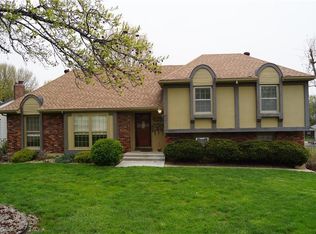 2925 Taylor Dr, Independence, MO 64055