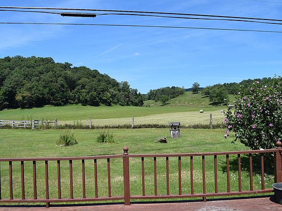 3rd image of 10562 Wolf Creek Rd