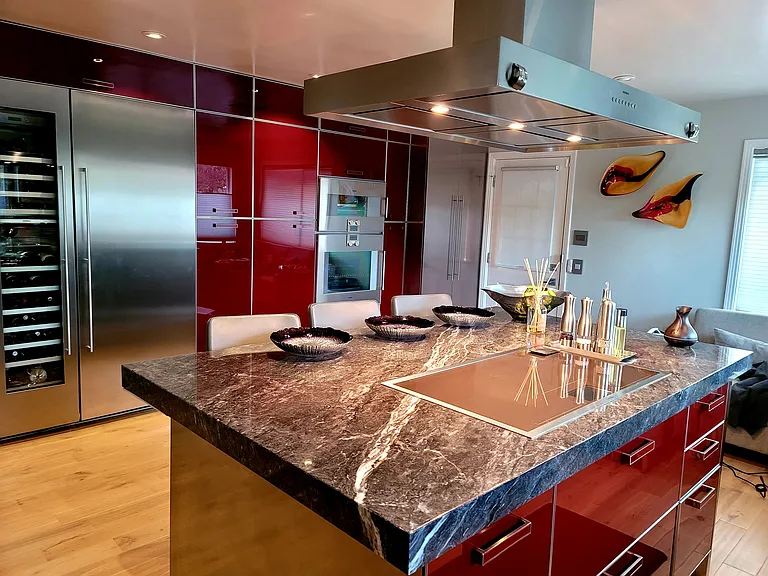 Gourmet Chef Kitchen with Breakfast Area