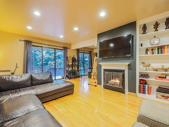 4th image of 20780 4th St APT 8