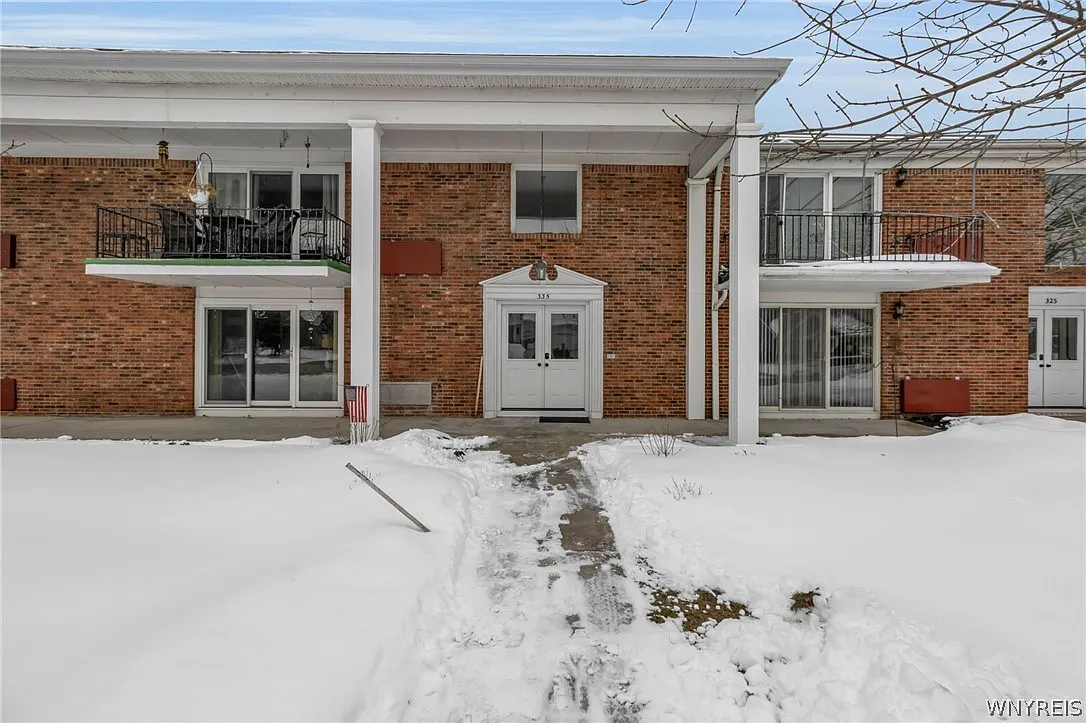335 S Cayuga Rd APT B photo 1