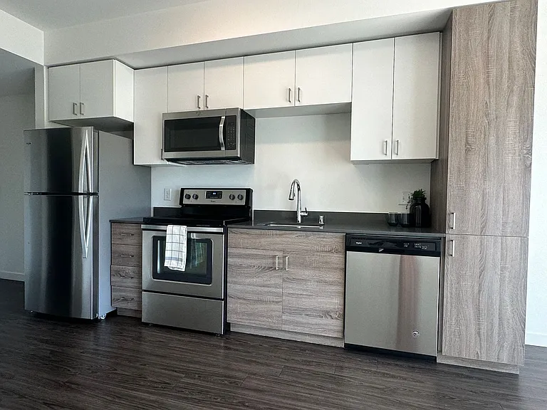 Crew Apartments — Photo 12