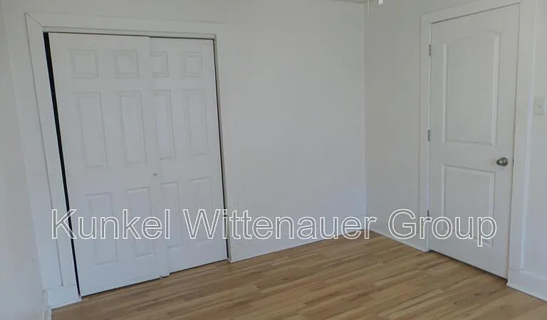 324 N Jackson St — Photo 7