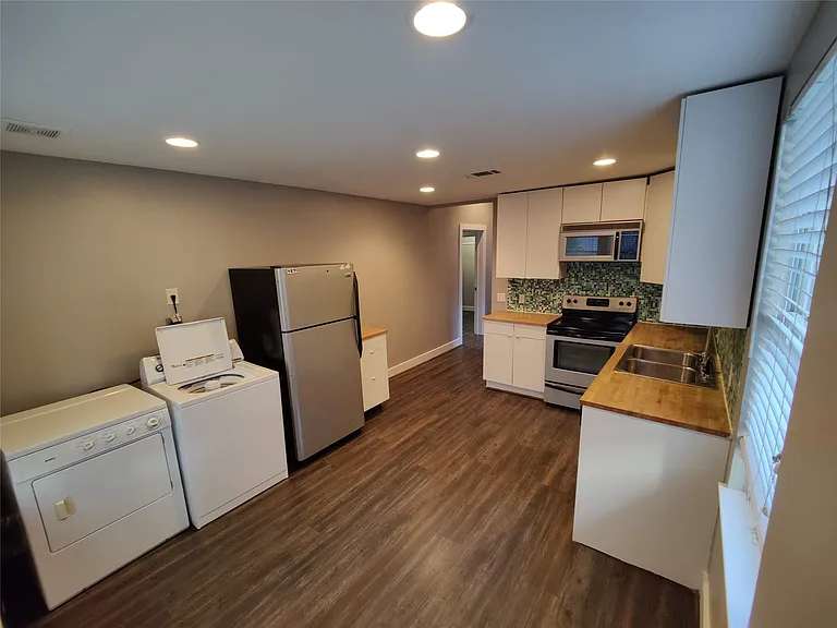 711 Graham Pl #A — Photo 10