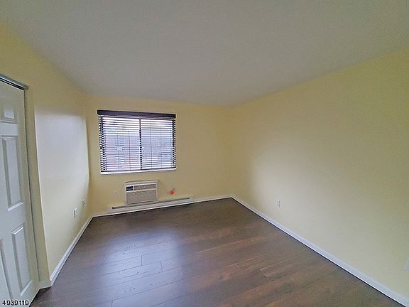 5th image of 730 Mill St Unit F6