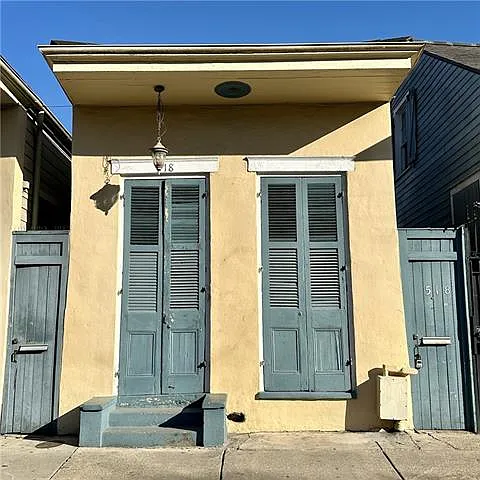 518 Dauphine St