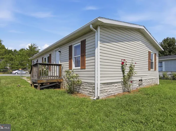 12115 Heather Dr, Hagerstown, MD 21740