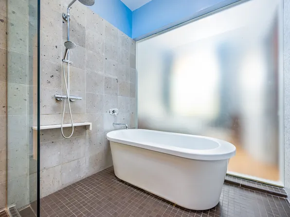 27-28 Thompson Avenue image 10 of 17