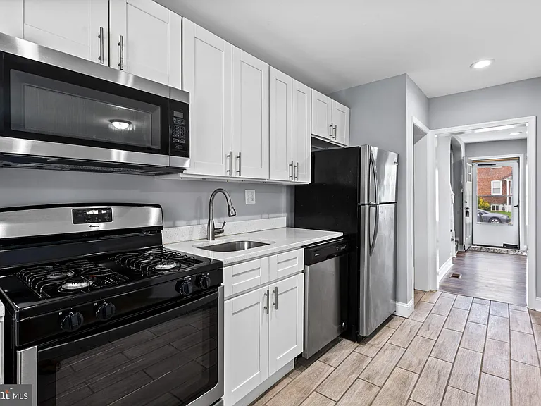 1015 Lyndhurst St — Photo 14