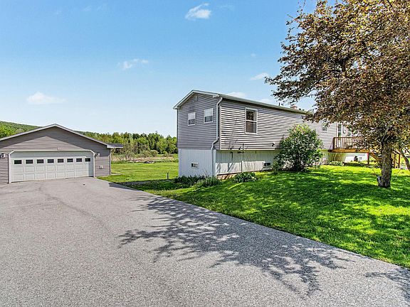 3rd image of 450 Bronson Road