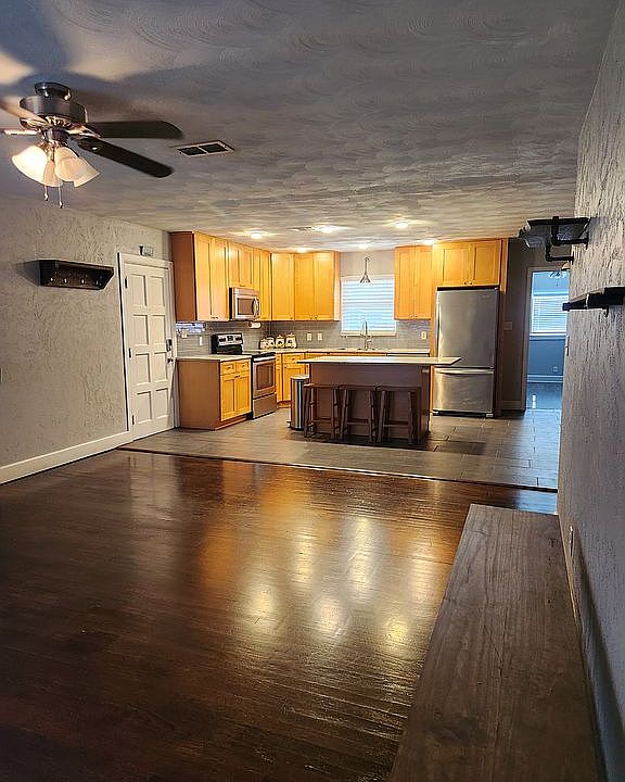 1st image of 436 SW McFarlane Ave