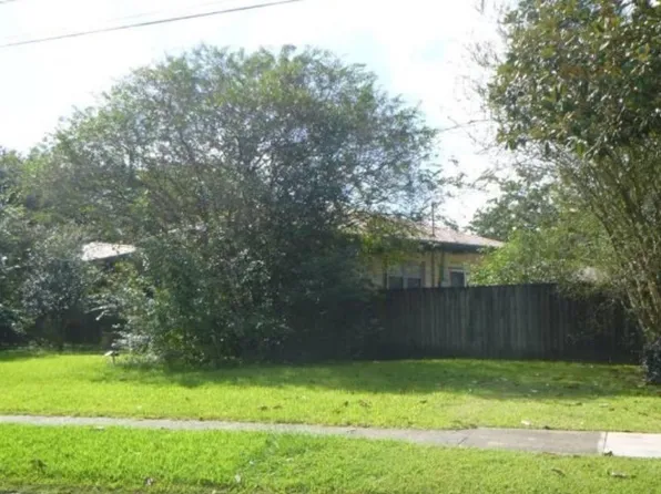 201 Edgewater Dr, New Iberia, LA 70563