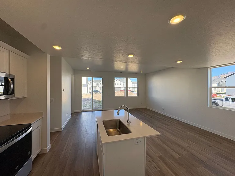 1592 N Summer Springs Cv — Photo 5