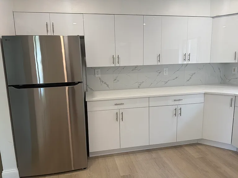 5829 182nd St #2 — Photo 4