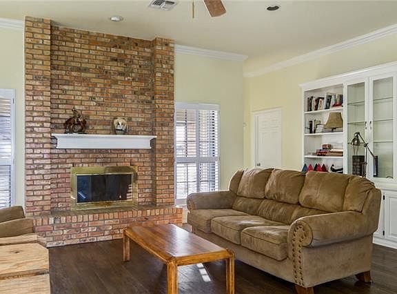 5th image of 4400 Ascot Dr