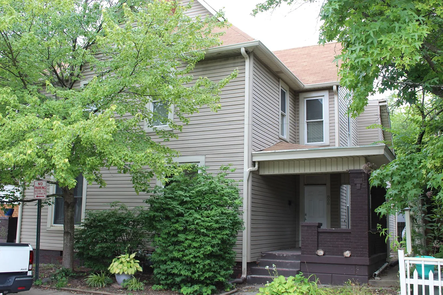808 Noble St photo 1