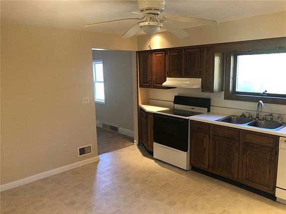 4th image of 826 8th St