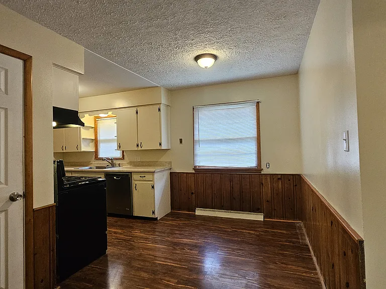 570 Wyandot Ave — Photo 5
