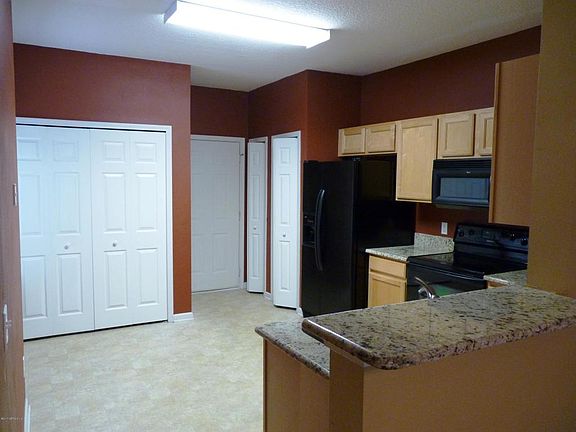 5th image of 881 Southern Creek Dr
