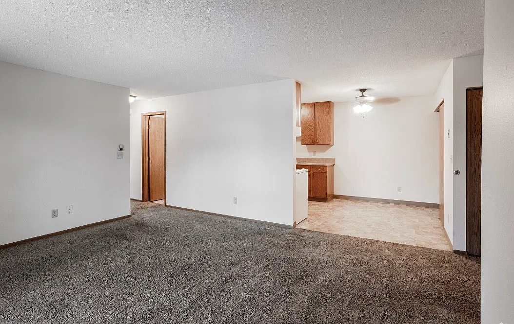 Summit Ave Apartments — Photo 4