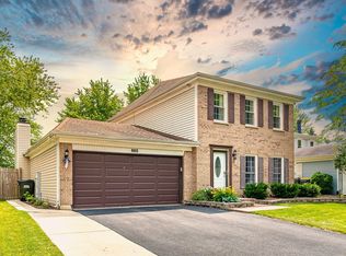 685 Iroquois Trl, Carol Stream, IL