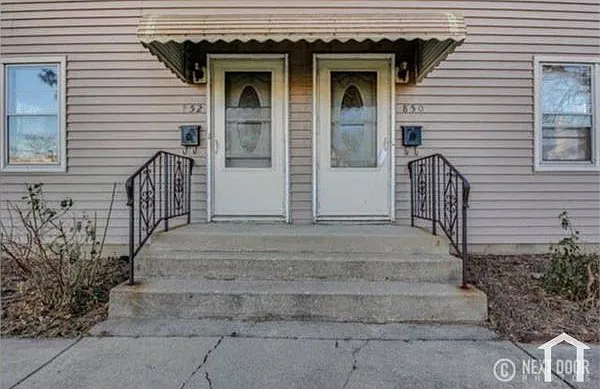 850 Center St