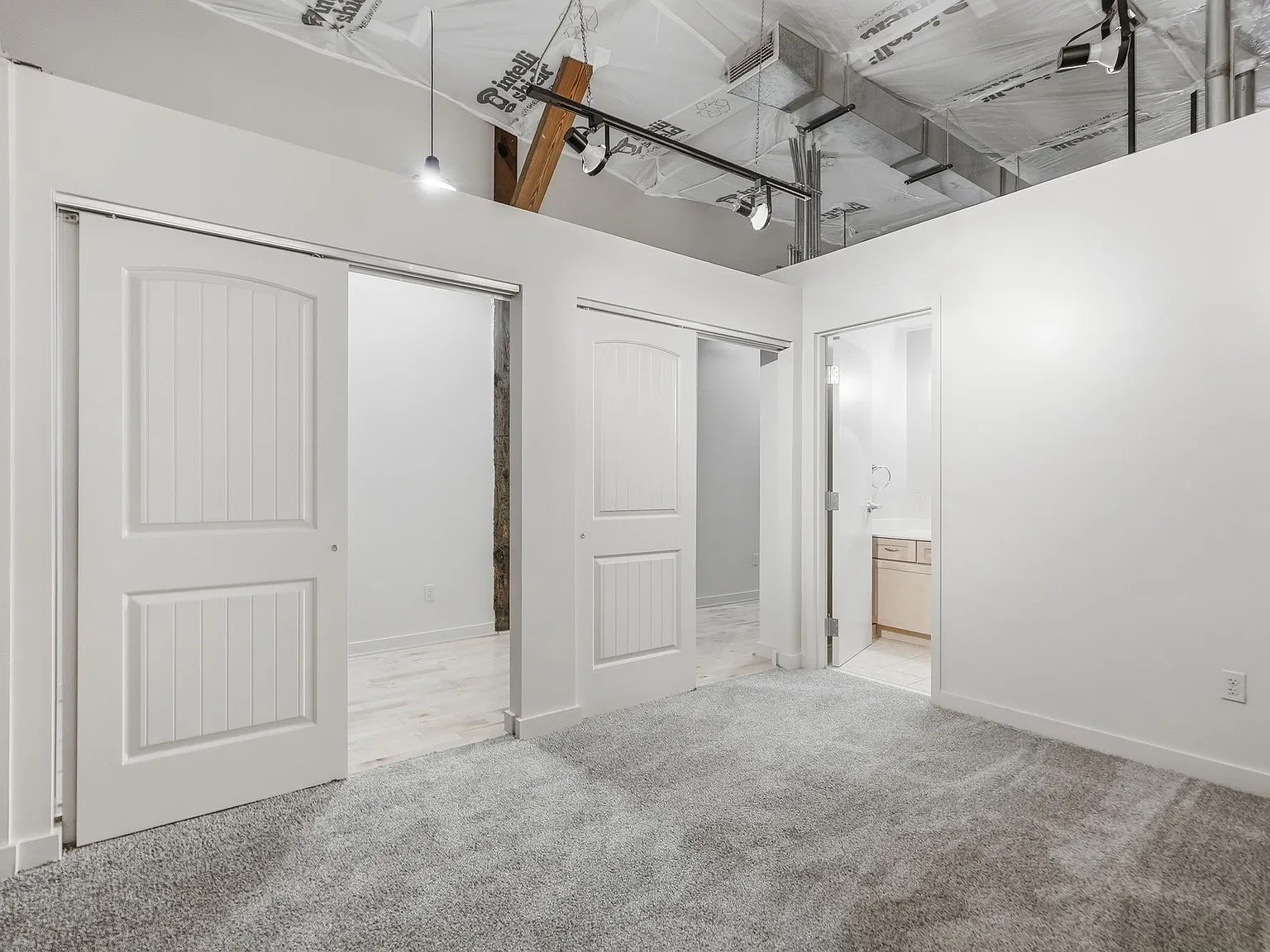 2 bed, 990 sqft, $2,000 — Photo 4