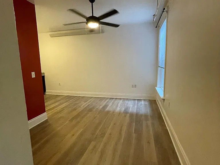 205 NW Couch St — Photo 3