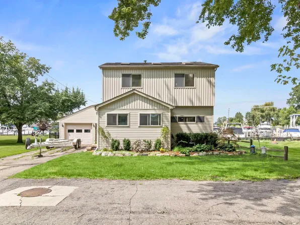 49019 Salt River Dr, Chesterfield, MI 48047