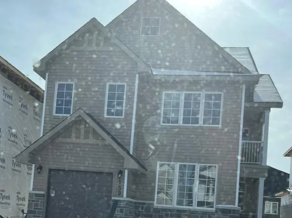 159 Minikan St #B, Ottawa, ON K1X 0E5