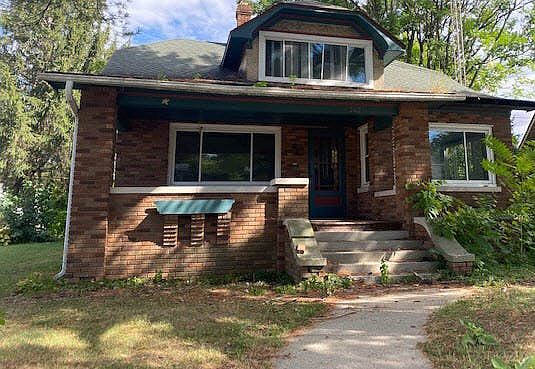 1st image of 1303 S Oak Ave