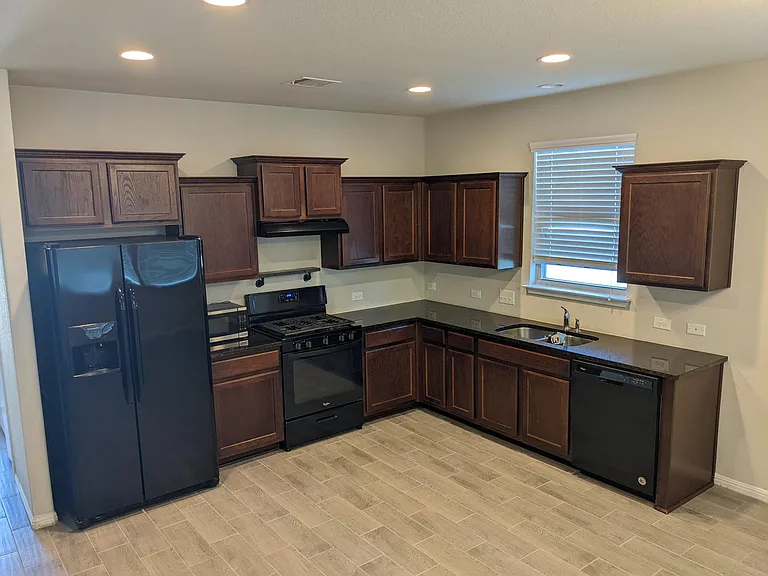 356 Twisted Oaks Ln — Photo 9