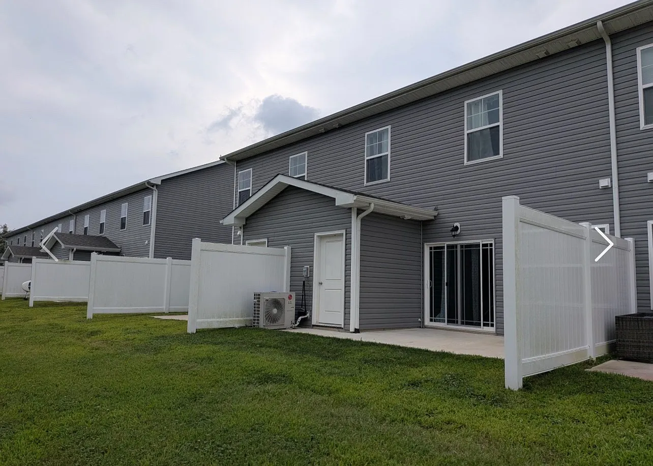 3 bed, 2.5 bath, 1645 sqft, $2,575 — Photo 2