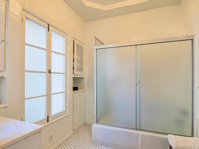 1442 N Hayworth Ave #A — Photo 16