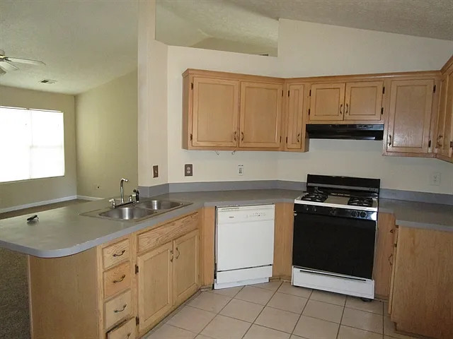 282 Rockingham Dr — Photo 2