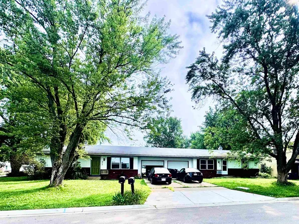 273-275 Brakefield Dr, Janesville, WI 53546