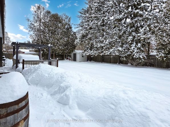 16 Tracey Dr, New Tecumseth, ON L9R 1M2