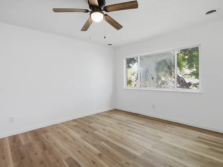 1308 Perry Ave — Photo 15