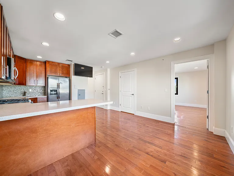 575 Hoboken Rd #9 — Photo 5