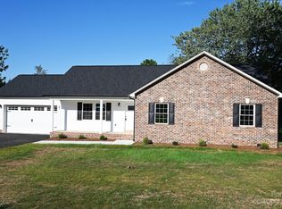 3512 Sulphur Springs Rd NE, Hickory, NC 28601