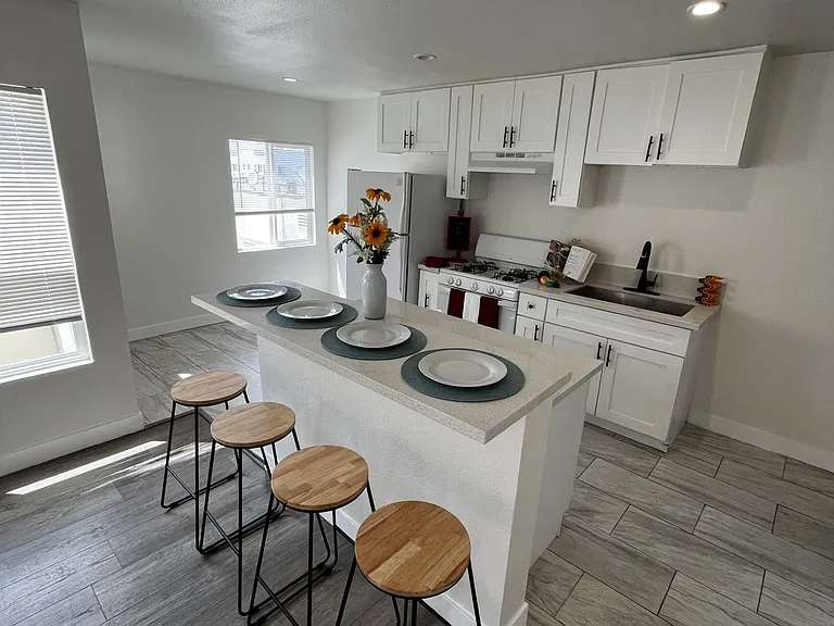 4518 3/4 S Normandie Ave #3/4 — Photo 7