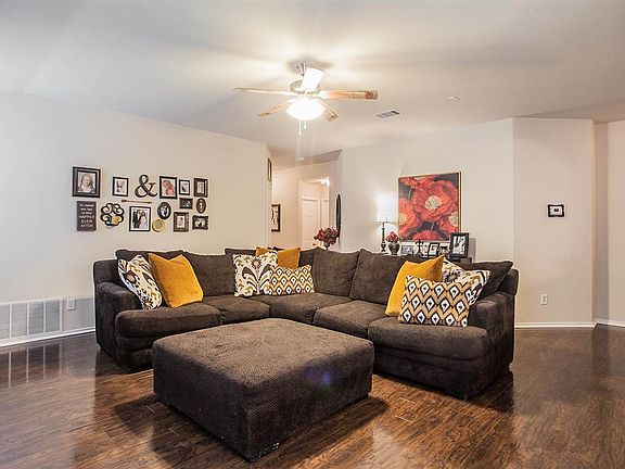 3rd image of 6524 Burling St
