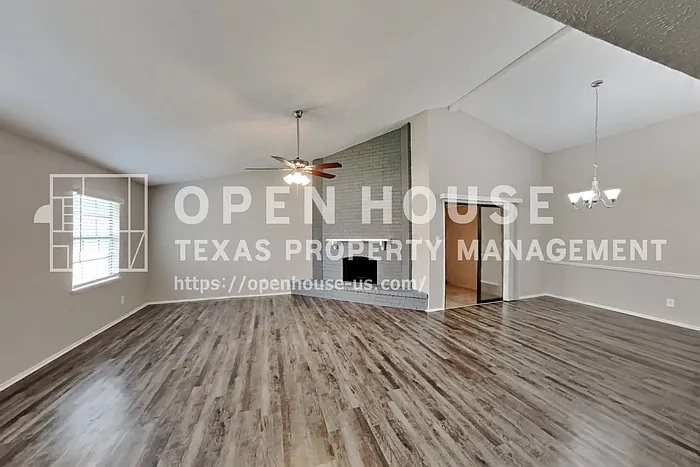 1309 Crestview Dr — Photo 5