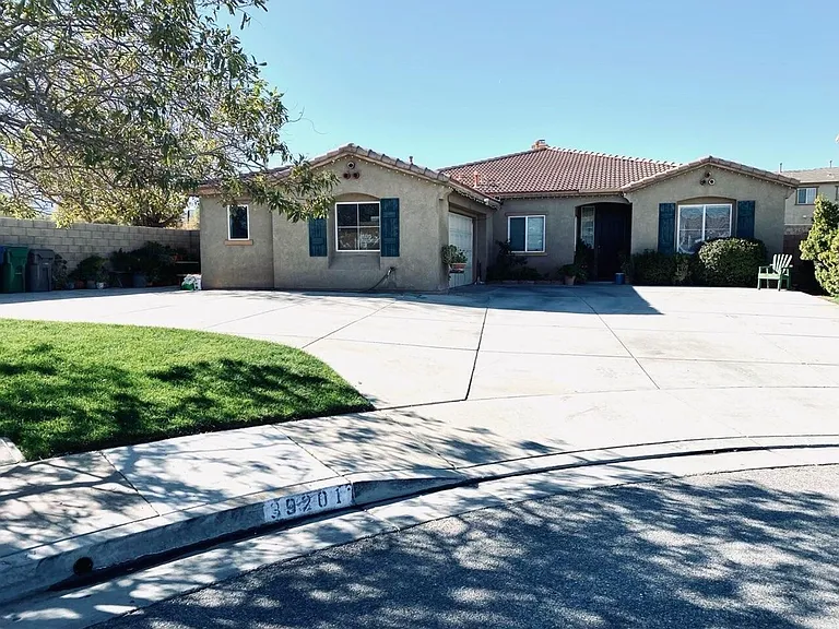 39201 Jacob Dr — Photo 1