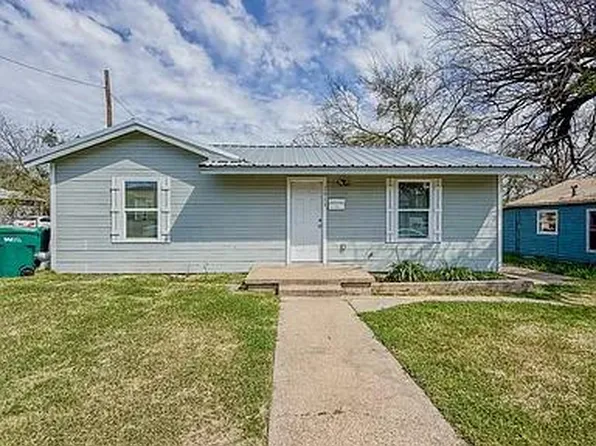 2011 Waco St, Gatesville, TX 76528