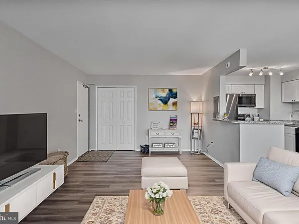16 S Van Dorn St APT 406, Alexandria, VA 22304