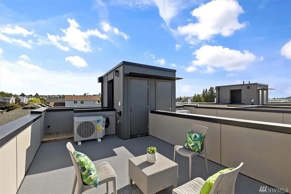 2 bed, 1040 sqft, $3,600 — Photo 2