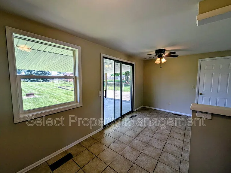 1419 Aberdeen Ln — Photo 6