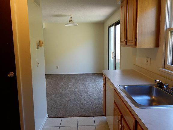 5th image of 47 Cinnamon Cir