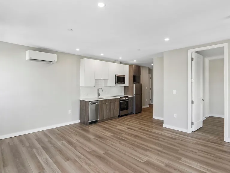 1937 Dorchester Ave #204 — Photo 4